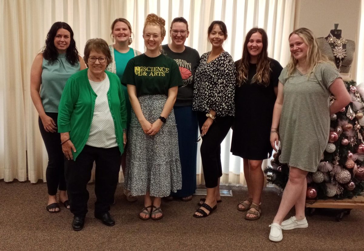 Dr. Linda McElroy (front left) stands with seven of the eight education majors from her summer class including (from left) Kayla Beil, elementary education;  Nikki Bullington, elementary education; Phoebe Smith, elementary education; Jessica Greff, elementary education; Carlen Figueroa, early childhood education; Hannah Gentry, elementary education; and Payton Jones, elementary education. (Not pictured: Chloe Windham, elementary education)