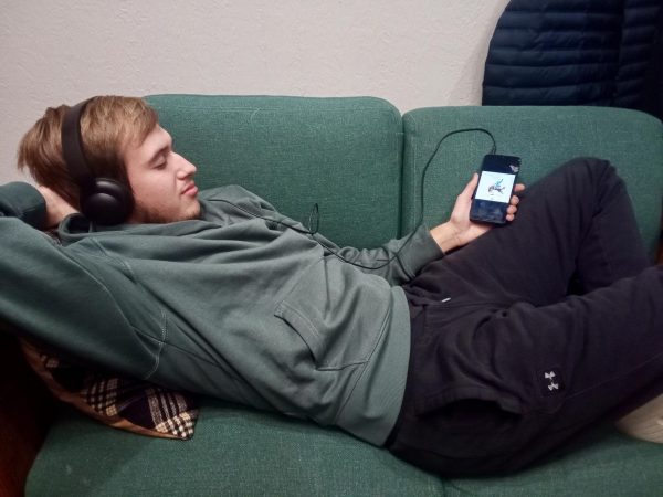 Clay Edwards relaxes and listens to Bad Bunnys latest album “Nadie Sabe lo que va a Pasar Mañana.”