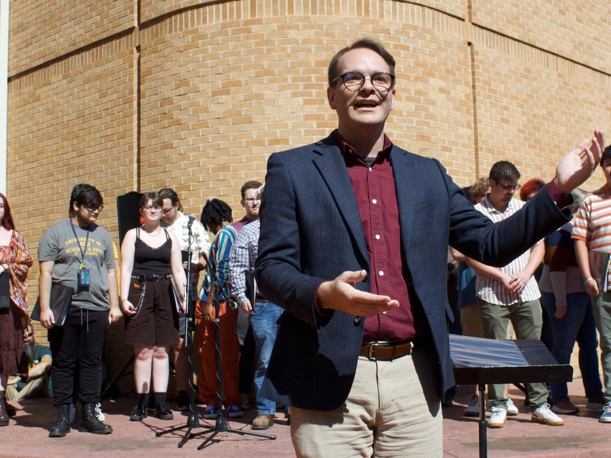 Joshua Smith speaking before the choir performance at the 2023 Outdoor Lunch Concert.